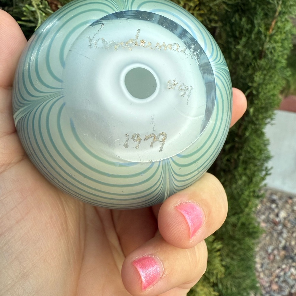 Vintage Vandermark Green and White Feather Glass Paperweight - Picture 5 of 11
